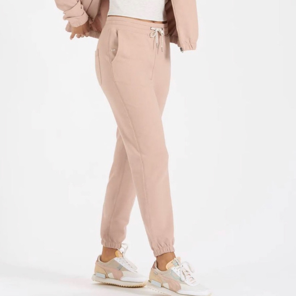 Vuori lounge pant in Umber (light pink)